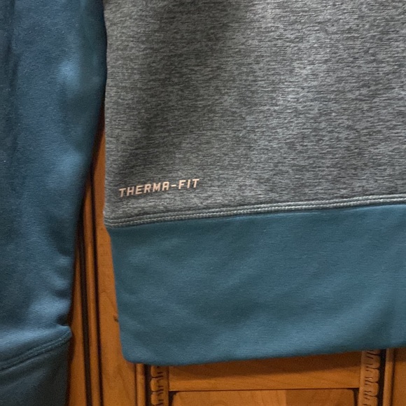 NWOT NIKE Therma-Fit Hooded Sweatshirt Size Small - Picture 3 of 10